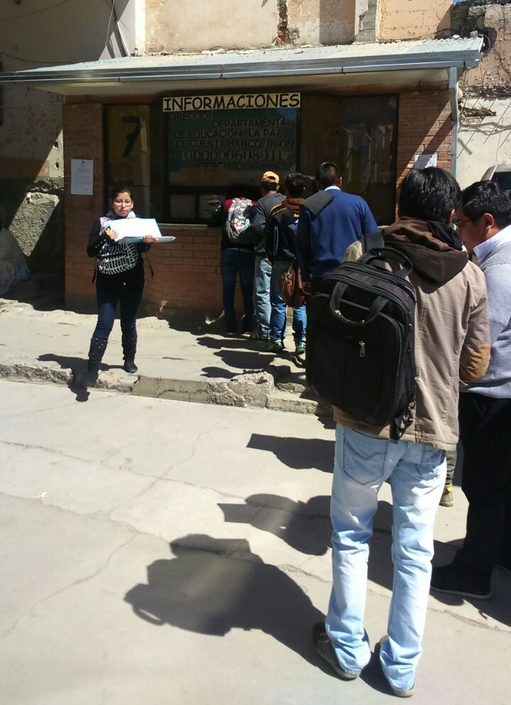 Fila de información de la Dirección Departamental de Educación La Paz